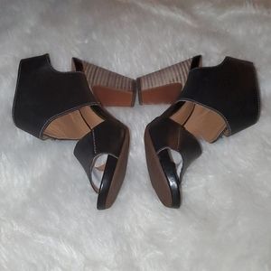 Clarks S. 9 Femmes Heels  Black With Brown Heels